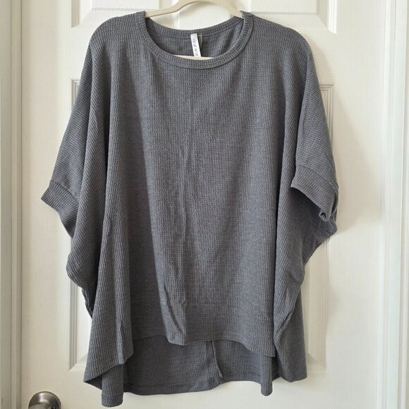 Dear Scarlett Tops - Dear Scarlett Gray Waffle Knit Oversized Short Sleeved Top Woman's Size Medium